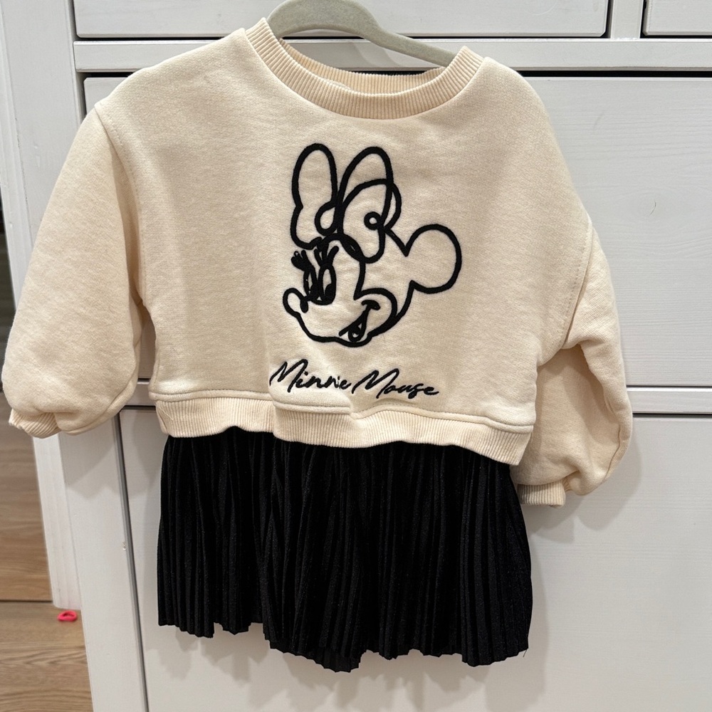 Zara Cream and Black Minnie Mouse Sweatshirt